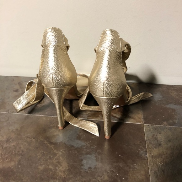 Gold heel - Picture 3 of 4